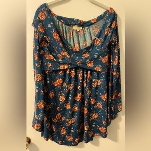 Crescent 🌙 Off the shoulder flowy top 🌙 gorgeous blue color with pink flowers